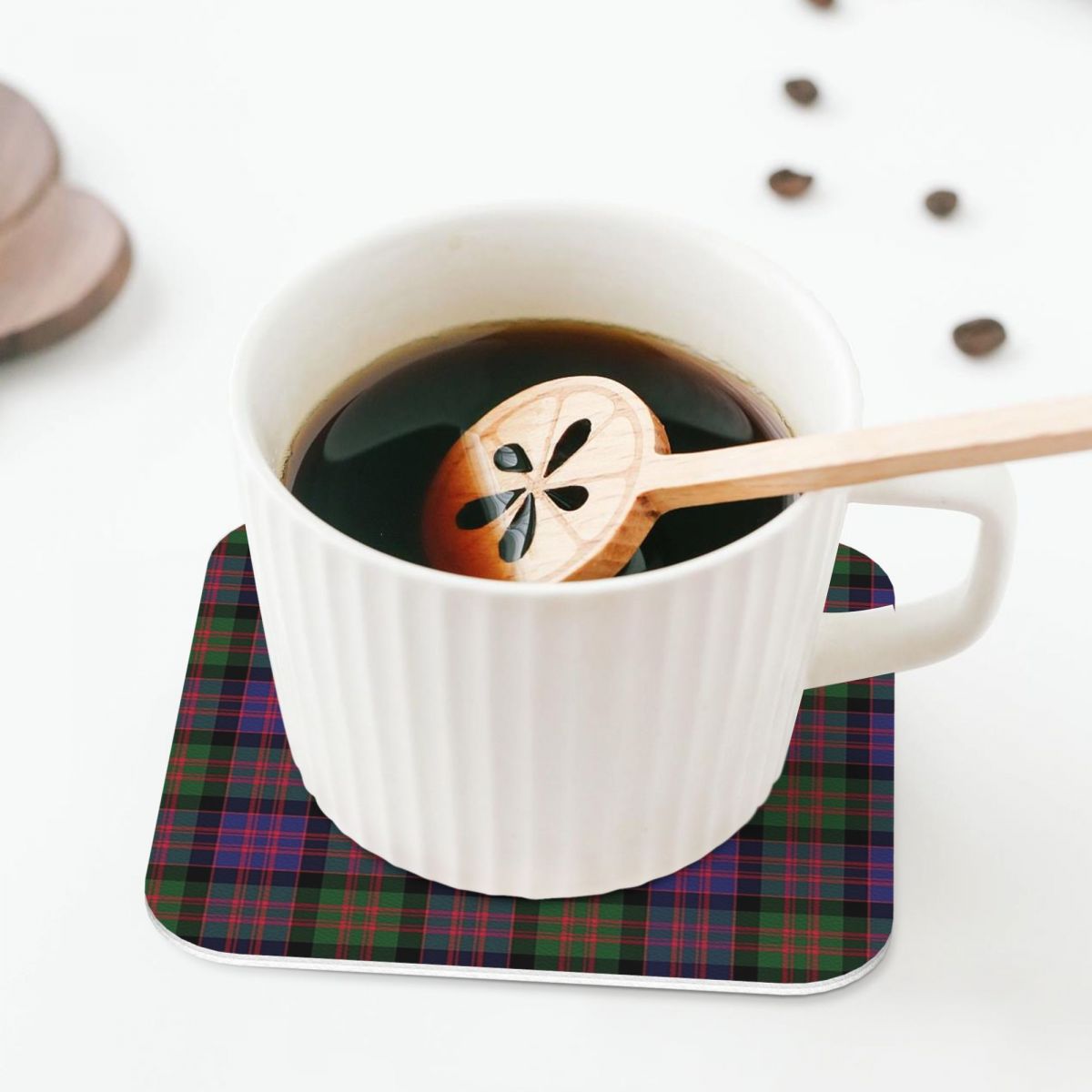페이리 코스터스의 배지가 있는 맥도날드 및 맥도널드 클 - Macdonald Coffee & Espresso Equipment 리뷰 및 가격
